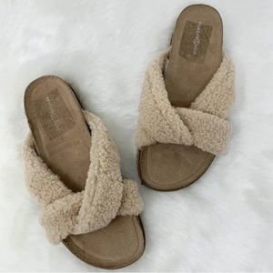 Fluffy Strap Sandal Size 8